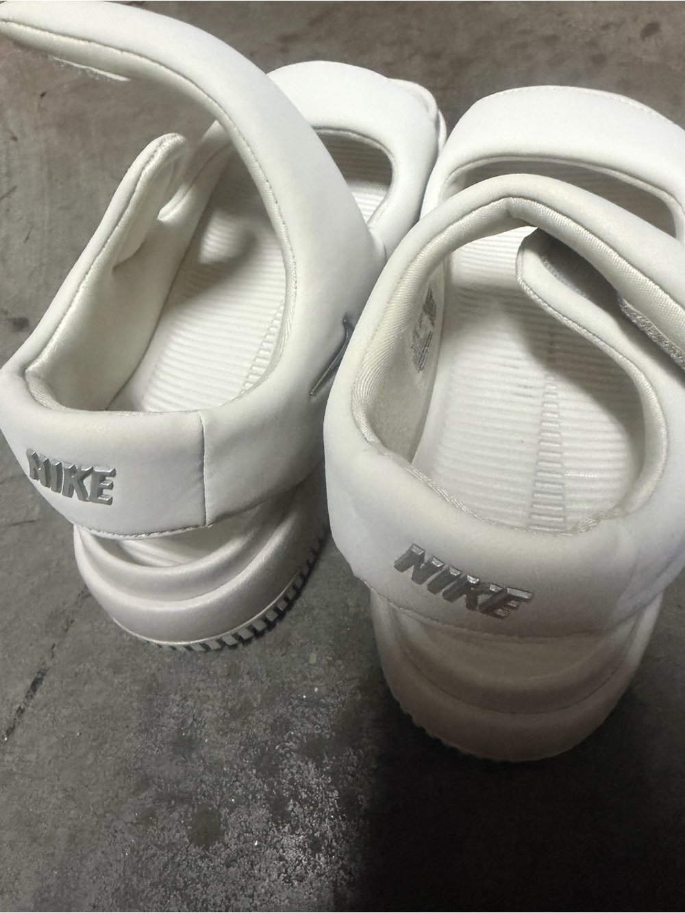 Nike calm sandals  White Cushioned adjustable Strap excellent condition